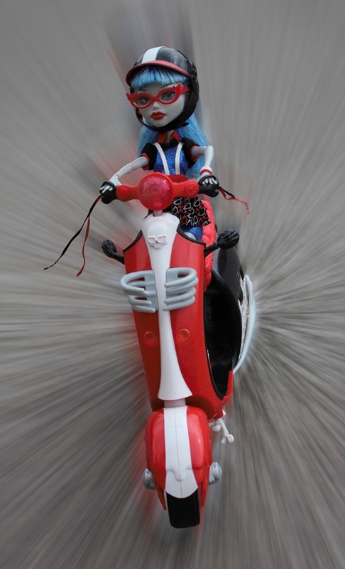CAST43495_Clara Cranfield_Dead Fast Ghoulia_800px